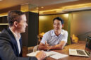 Apa Itu Kerja Associate Director Investment Banking (Advisory) (Freepik)