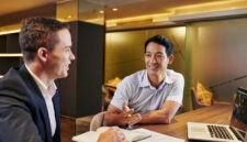 Apa Itu Kerja Associate Director Investment Banking (Advisory) (Freepik)