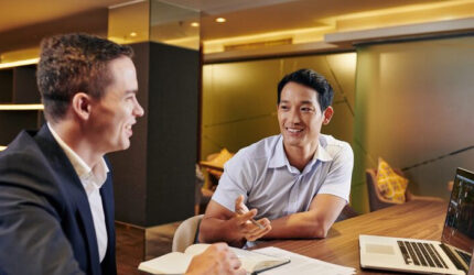 Apa Itu Kerja Associate Director Investment Banking (Advisory) (Freepik)